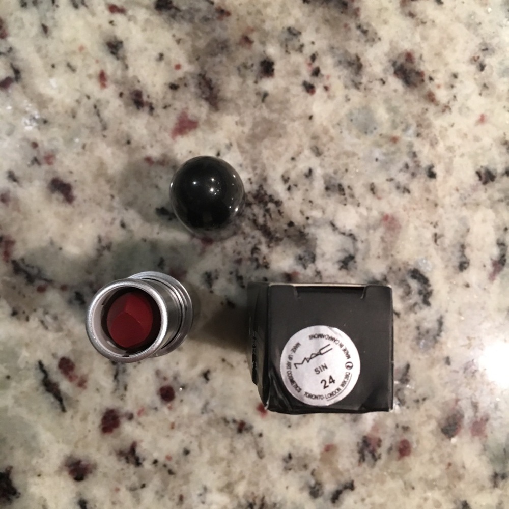 Women’s matte lipstick